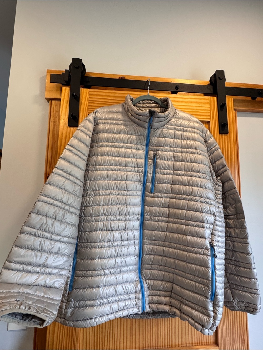 Lightweight Silver Puffer Jacket with Blue Trim - Mens